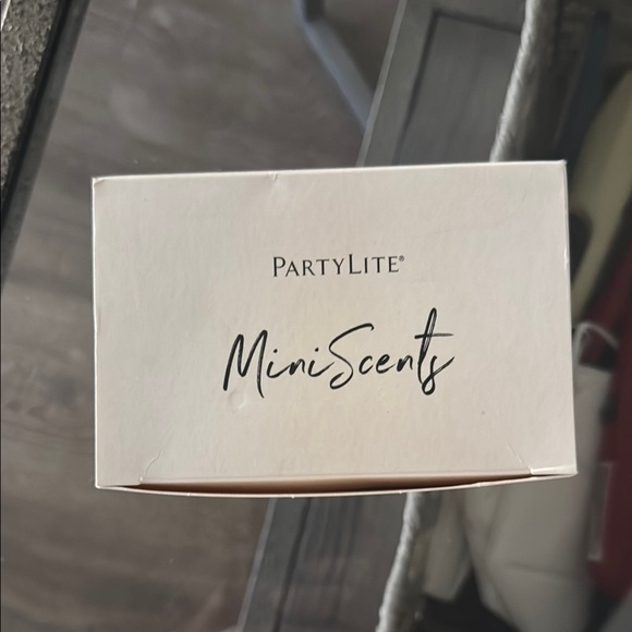 PartyLite Other - PartyLite MiniScents Cream Box 18 piece set of tea light